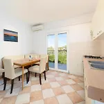 Vikendica 3 Bedroom Cozy In Slatine Trogir