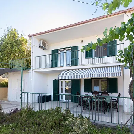 3 Bedroom Cozy In Slatine Trogir