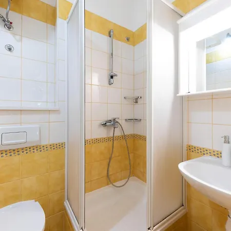 3 Bedroom Cozy In Slatine بيت للعطل *