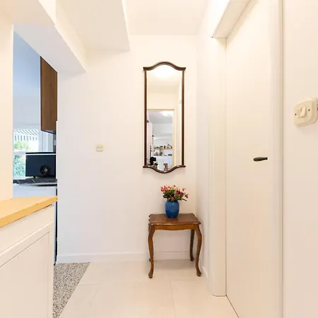 3 Bedroom Cozy In Slatine Hébergement de vacances Trogir