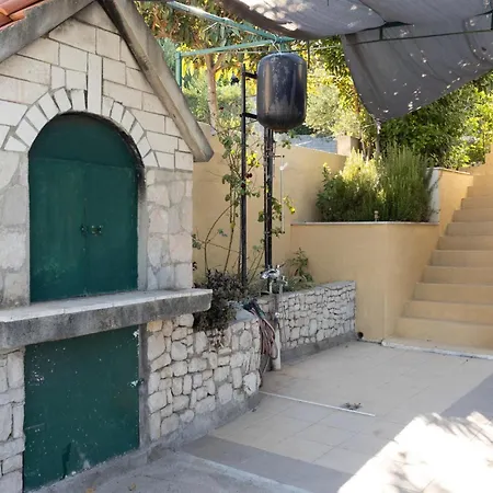 بيت للعطل 3 Bedroom Cozy In Slatine