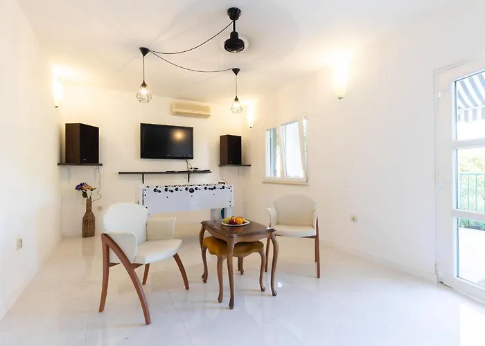 3 Bedroom Cozy In Slatine *