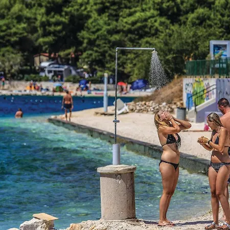 3 Bedroom Cozy In Slatine Ferienhaus *