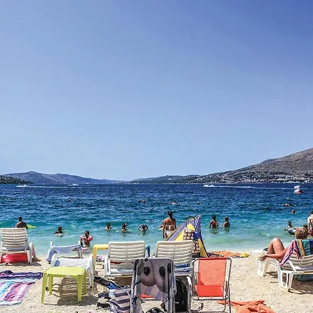 Dom wakacyjny 3 Bedroom Cozy In Slatine *