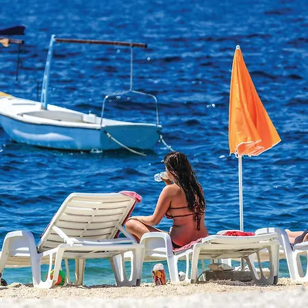 3 Bedroom Cozy In Slatine Dom wakacyjny *