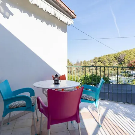 4 Bedroom Cozy In Slatine Trogir