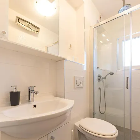 4 Bedroom Cozy In Slatine