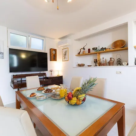 4 Bedroom Cozy In Slatine