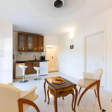 Dom wakacyjny 3 Bedroom Cozy In Slatine