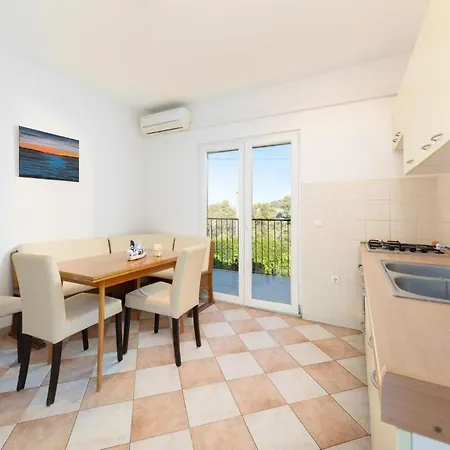 Prázdninový dům 4 Bedroom Cozy In Slatine Trogir