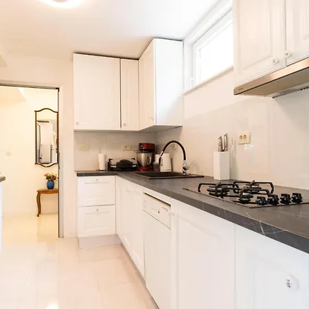4 Bedroom Cozy In Slatine Prázdninový dům Trogir