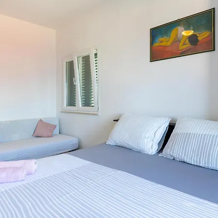 4 Bedroom Cozy In Slatine Prázdninový dům Trogir