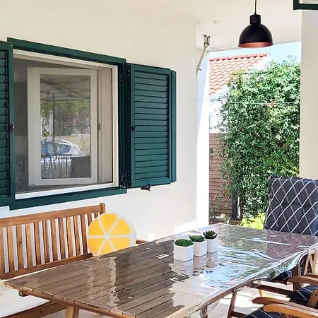 Prázdninový dům 4 Bedroom Cozy In Slatine