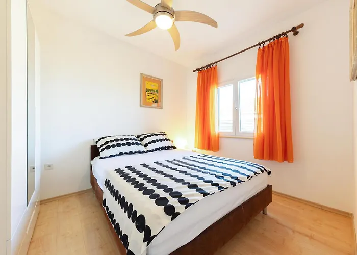 3 Bedroom Cozy In Slatine * Trogir
