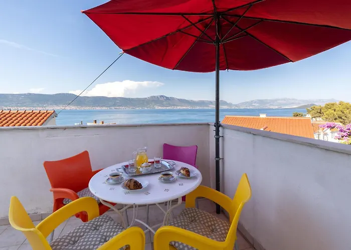 3 Bedroom Cozy In Slatine * Trogir