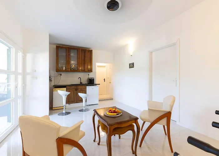 Ferienhaus 3 Bedroom Cozy In Slatine