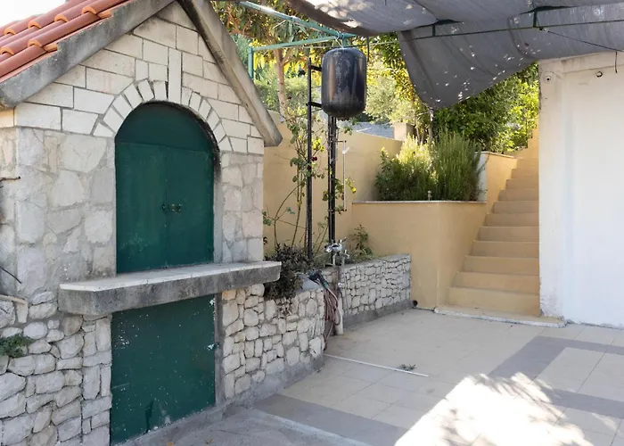 Будинок відпочинку 3 Bedroom Cozy In Slatine