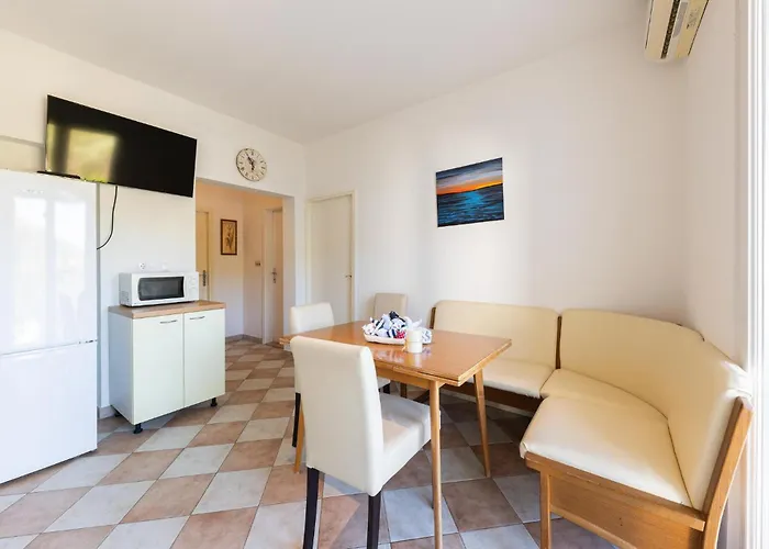 3 Bedroom Cozy In Slatine *